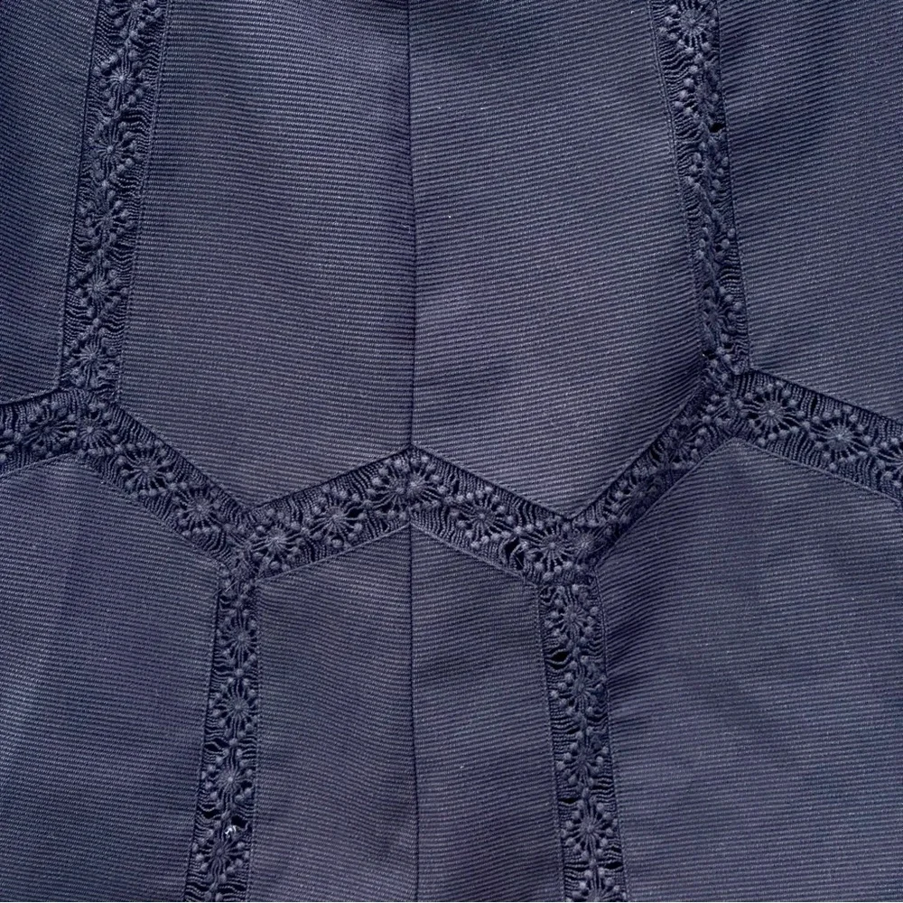 Banana Republic Black Chevron Lace Mini Skirt Size 6 - Picture 2 of 7